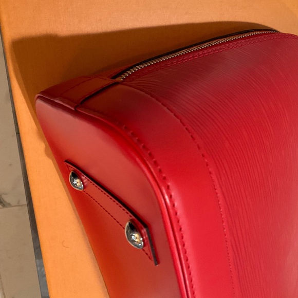 EUC Louis Vuitton Alma PM Epi leather “Cocquelicot” with crossbody strap red - Picture 11 of 16